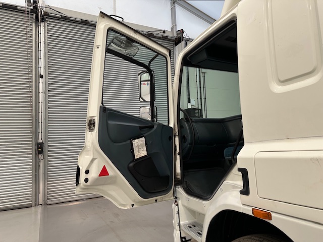 DAF CF65 220 Sleeper Cab Curtainsider Manual