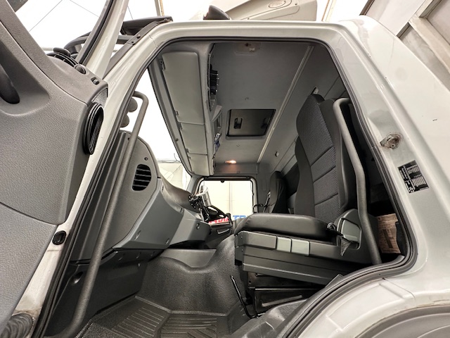 Mercedes Axor 1824 Day Cab Box Van