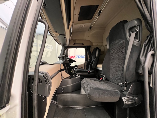 Mercedes Actros 2536 6×2 Sleeper Cab Curtainsider