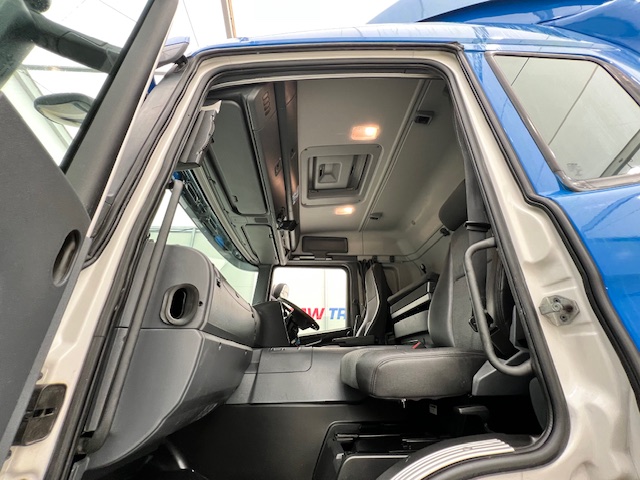 Scania P250 4×2 Sleeper Cab Fridge Box