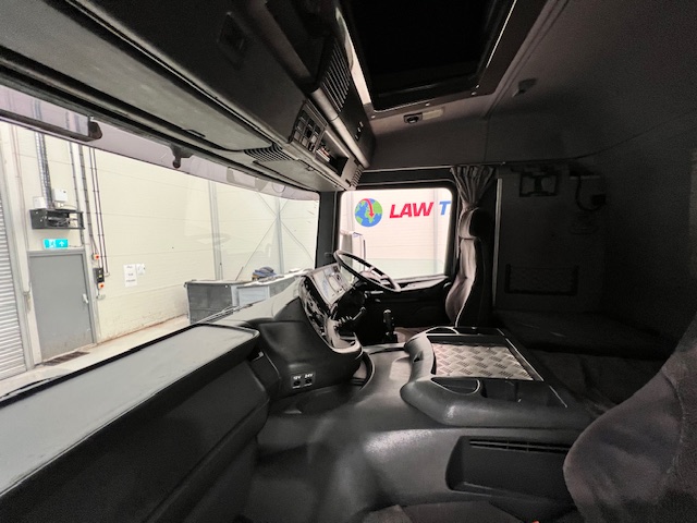 Scania P94 220 4×2 Sleeper Cab Box Van Manual