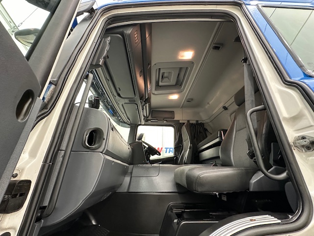 Scania P250 4×2 Sleeper Cab Fridge Box