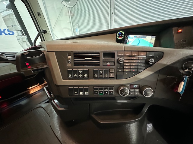 Volvo FH 500 6×2 Midlift Tractor Unit