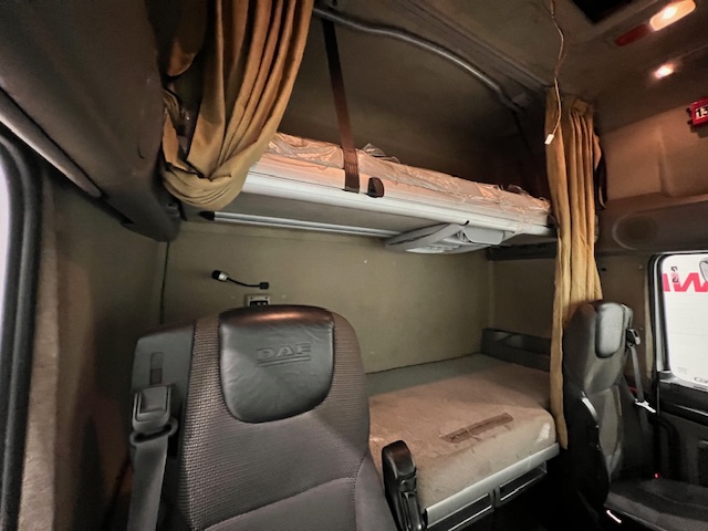DAF XF105 460 6×2 Super Space Cab Tractor Unit