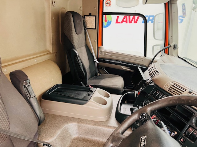DAF CF75 310 6×2 Rear Lift Day Cab Curtainsider