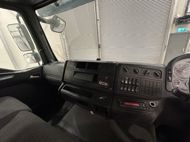 MAN TGL 12.220 Crew Cab Tilt and Slide