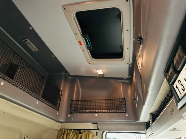 DAF CF75 310 6×2 Rear Lift Sleeper Cab Curtainsider