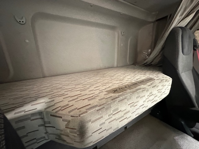 DAF CF 370 6×2 Sleeper Cab Fridge Box