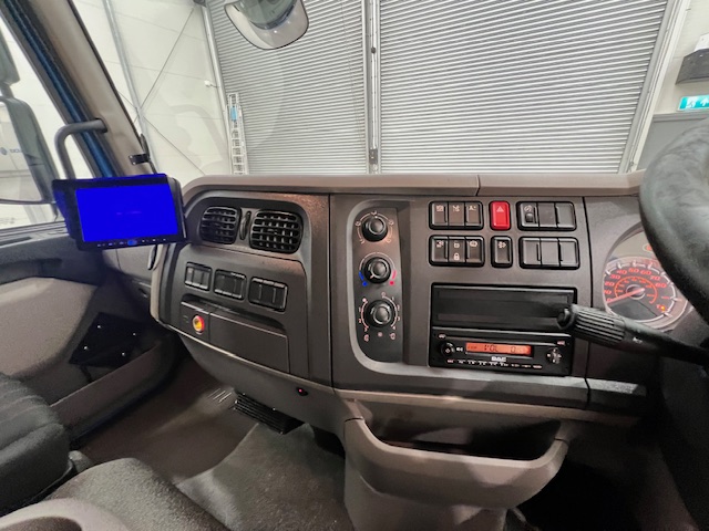 DAF LF 180 Day Cab Dropside with Tail Lift
