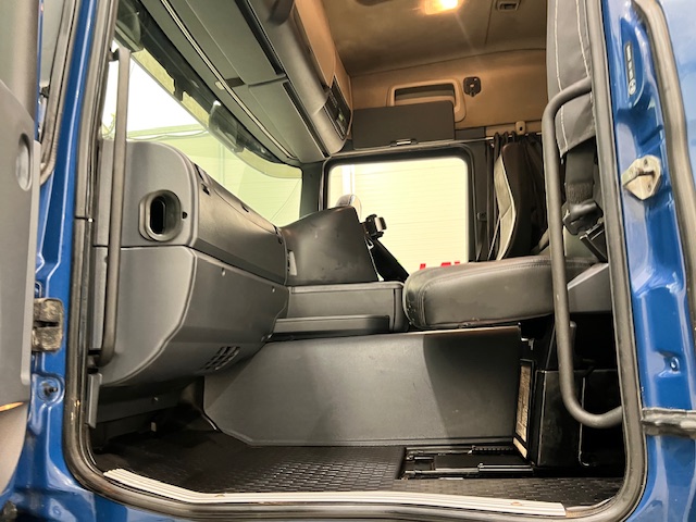 Scania G440 6×2 10 Tyre Sleeper Cab Curtainsider