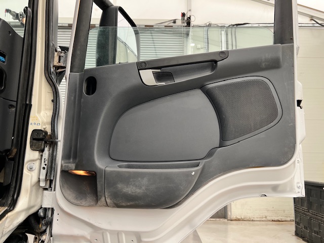 Scania P400 8×4 Day Cab Chassis