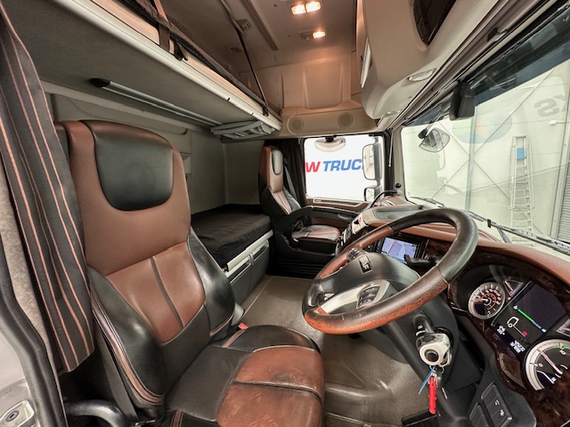 DAF XF 530 6×2 Midlift Tractor Unit