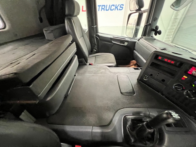 Scania P370 8×4 Sleeper Cab Skip Loader