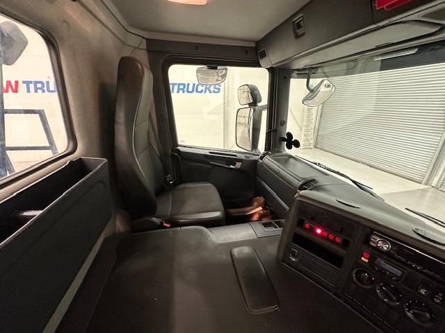 Scania P250 4×2 Day Cab Skip Loader