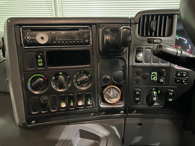Scania P280 6×2 Rear Lift Day Cab Fridge Box