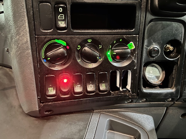 Scania P280 6×2 Rear Lift Day Cab Fridge Box