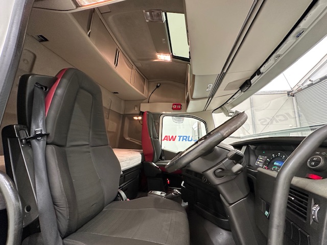 Volvo FH 500 Euro 5 6×2 Tractor Unit Safari Edition