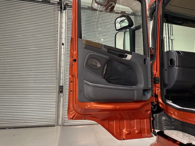 Scania R420 6×2 10 Tyre Rear Lift Flatbed Manual