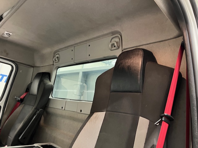 Renault C320 6×2 Day Cab Dropside with Crane