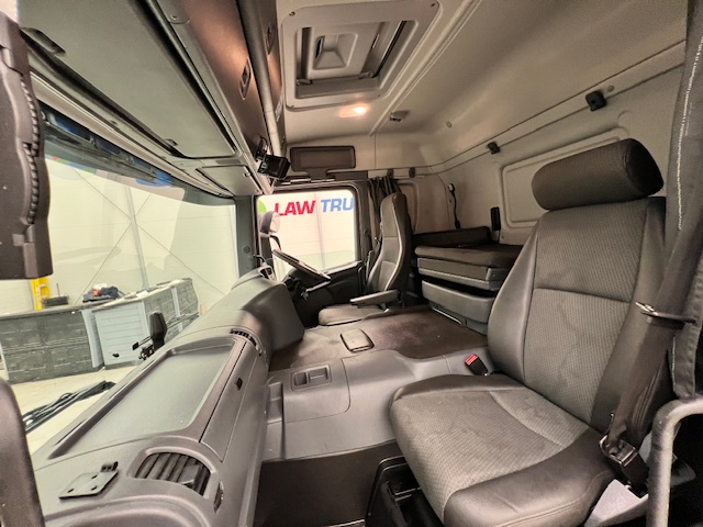 Scania P250 4×2 Sleeper Cab Fridge Box