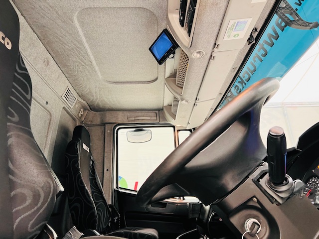 Iveco Stralis 310 AT Euro 6 6×2 Box Van