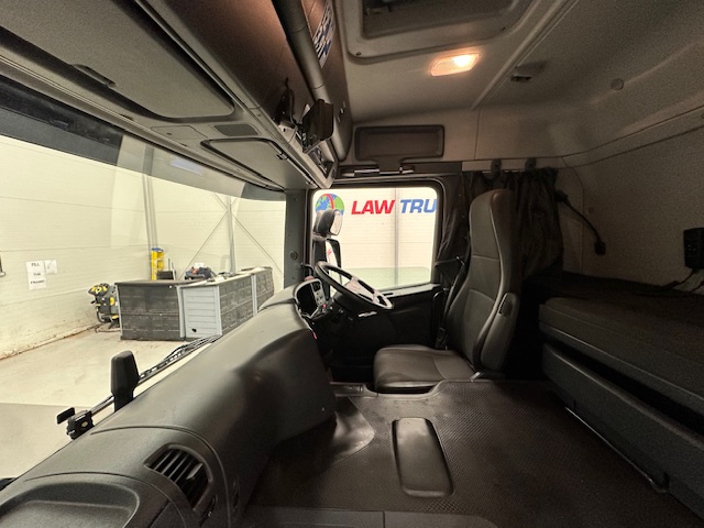 Scania P250 4×2 Sleeper Cab Fridge Box