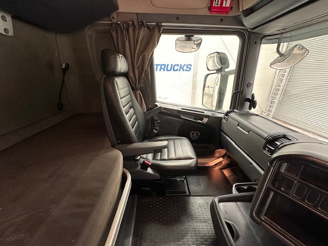 Scania R450 6×2 Midlift Highline Tractor Unit