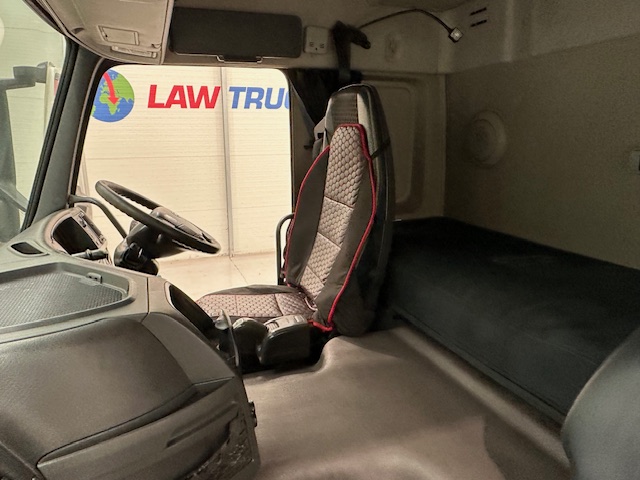 Volvo FM 450 6×2 Midlift Tractor Unit