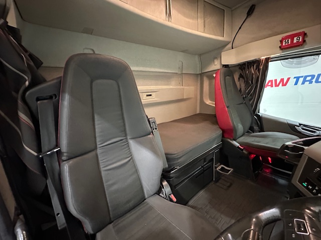 Volvo FH 500 6×2 Midlift Tractor Unit