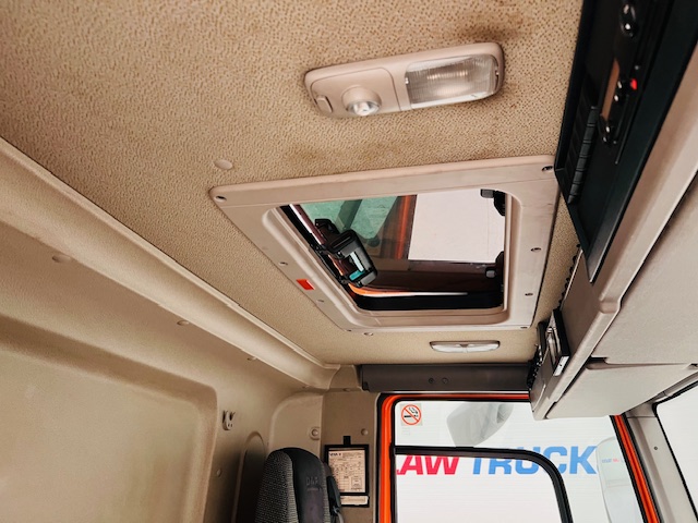 DAF CF75 310 6×2 Rear Lift Day Cab Curtainsider