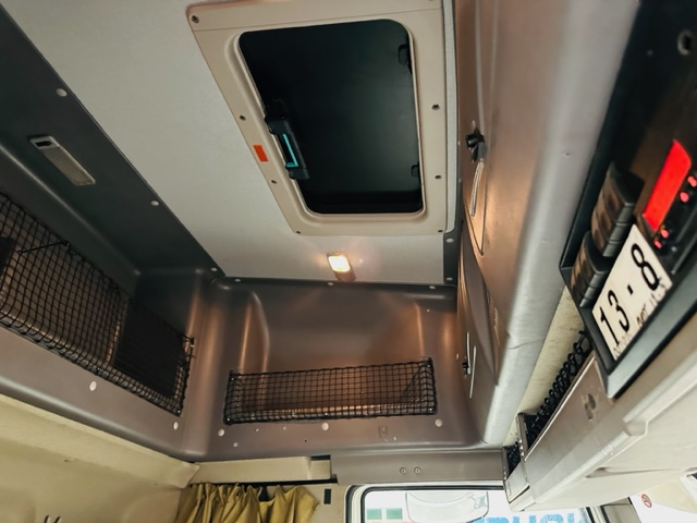 DAF CF75 310 6×2 Rear Lift Sleeper Cab Curtainsider