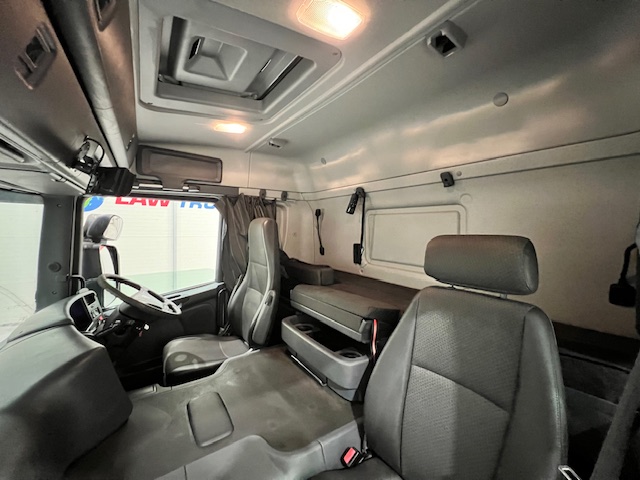 Scania P250 4×2 Sleeper Cab Fridge Box