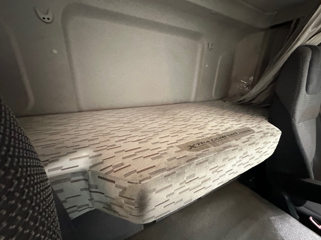 DAF CF 370 6×2 Sleeper Cab Fridge Box