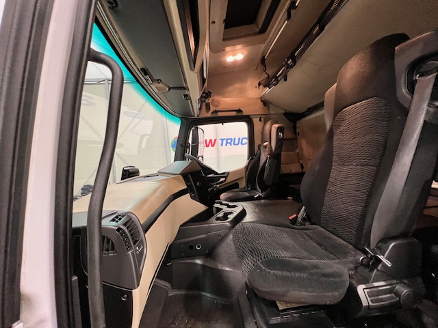 Mercedes Actros 1824 4×2 Sleeper Cab Fridge Box