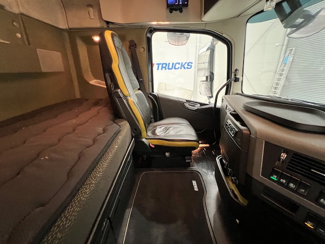 Volvo FH16 750 6×2 Midlift Tractor Unit