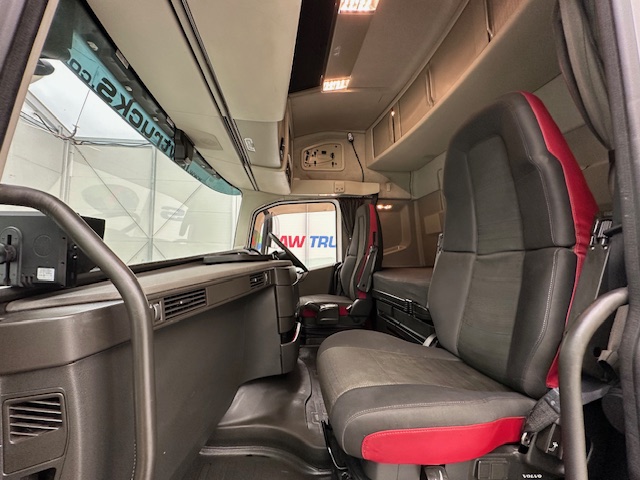 Volvo FH 500 6×2 Midlift Tractor Unit