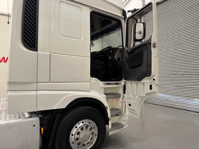 DAF XF 530 6×2 Midlift Tractor Unit