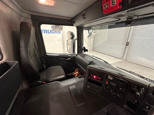 Scania P250 4×2 Day Cab Skip Loader