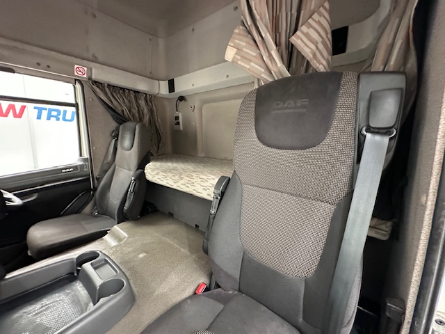 DAF CF 310 Sleeper Cab Curtainsider