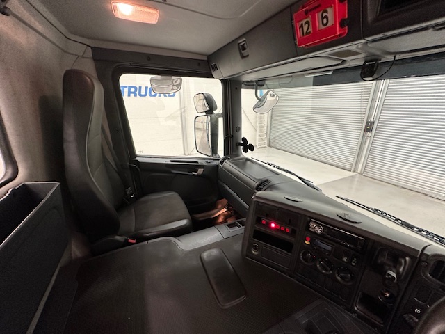 Scania P250 4×2 Day Cab Skip Loader