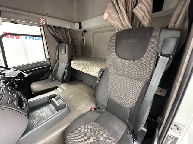 DAF CF 310 Sleeper Cab Curtainsider