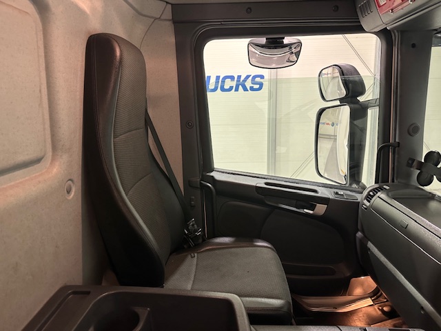 Scania P280 6×2 Rear Lift Day Cab Fridge Box