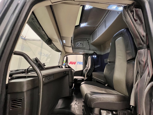 Volvo FH 500 6×2 Midlift Tractor Unit