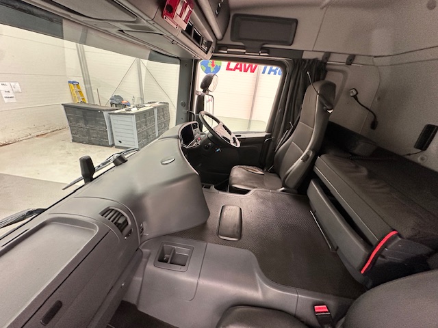 Scania P250 4×2 Sleeper Cab Box Van
