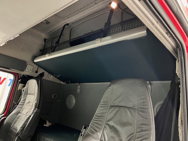 Volvo FM 450 6×2 Sleeper Cab Curtainsider