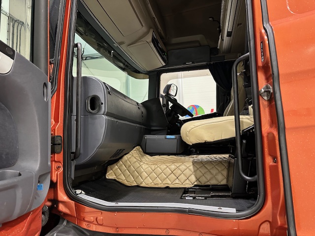 Scania R420 6×2 10 Tyre Rear Lift Flatbed Manual