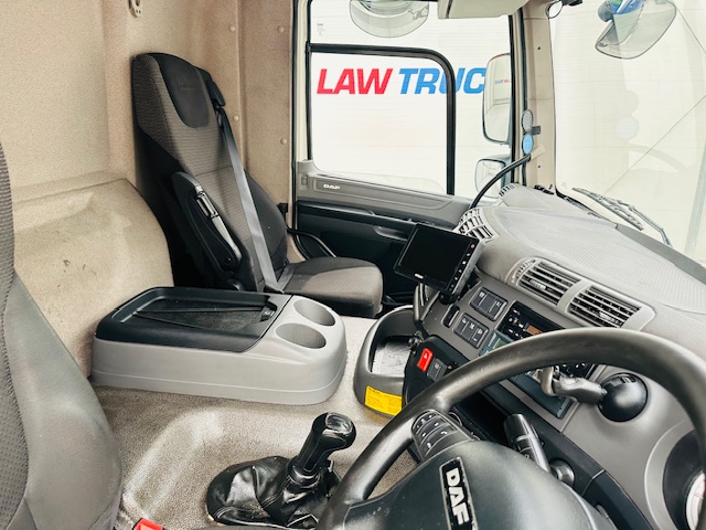 DAF CF 290 6×2 Rear Steer Fridge Box