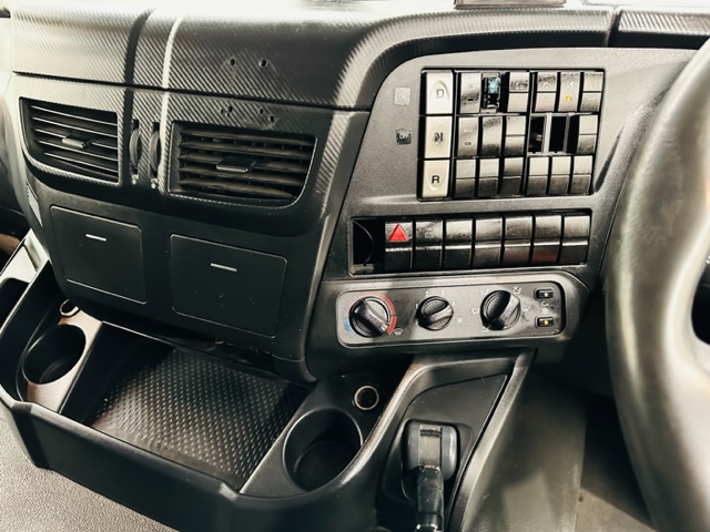 Iveco Stralis 310 AT 6×2 Box Van