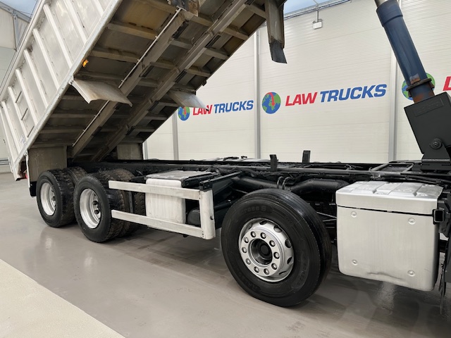 DAF CF 370 8×4 Day Cab Tipper Manual