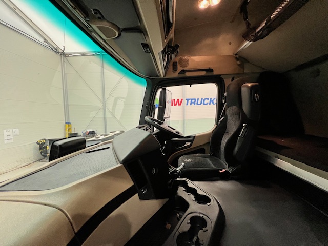 Mercedes Actros 1824 4×2 Sleeper Cab Fridge Box